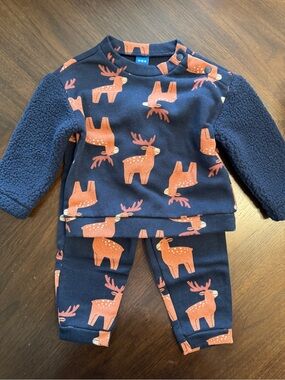 Old Navy Reindeer Print Sweatshirt and Pants Set | 12-18 months